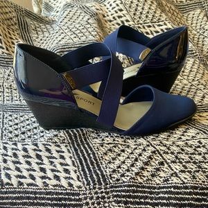 Anne Klein 11M navy blue wedges